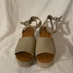 a.n.a Women's Tan Platform Sandals